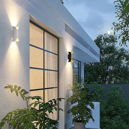 Curved LED Outdoor Wall Light with IP65 Protection