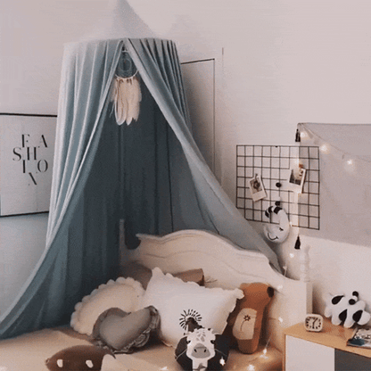 Elegant polyester canopy for a peaceful children's room