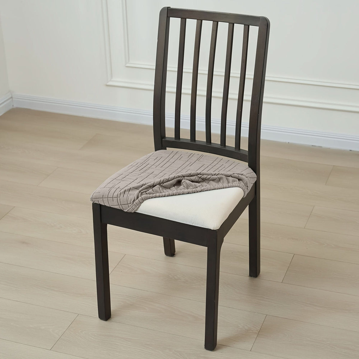 Modern Stretch Protection for Elegant Dining Chairs