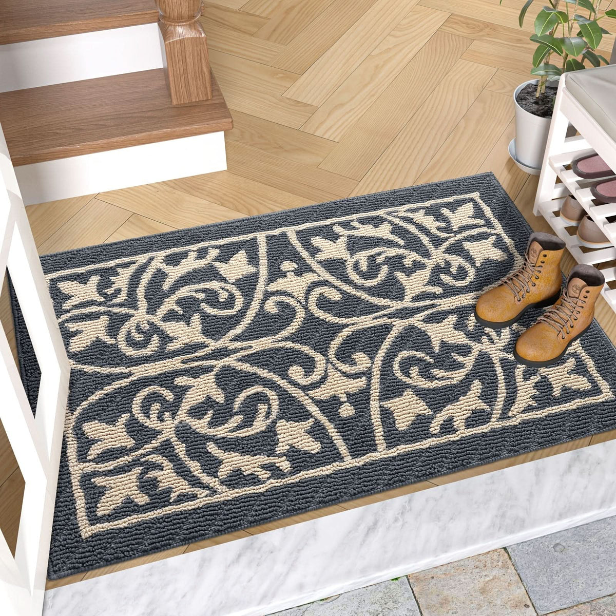 Low profile non-slip indoor entryway mat