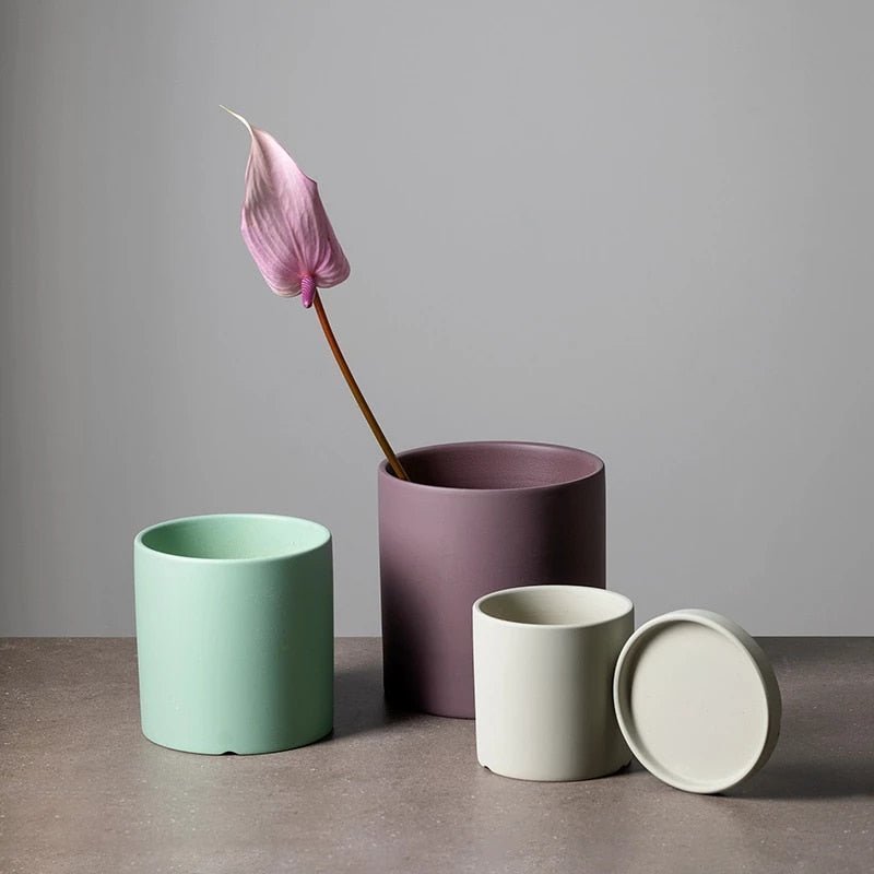 Elegant Ceramic Flowerpot with Saucer