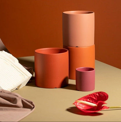 Elegant Ceramic Flowerpot with Saucer