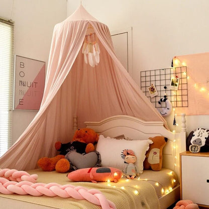 Elegant polyester canopy for a peaceful children's room