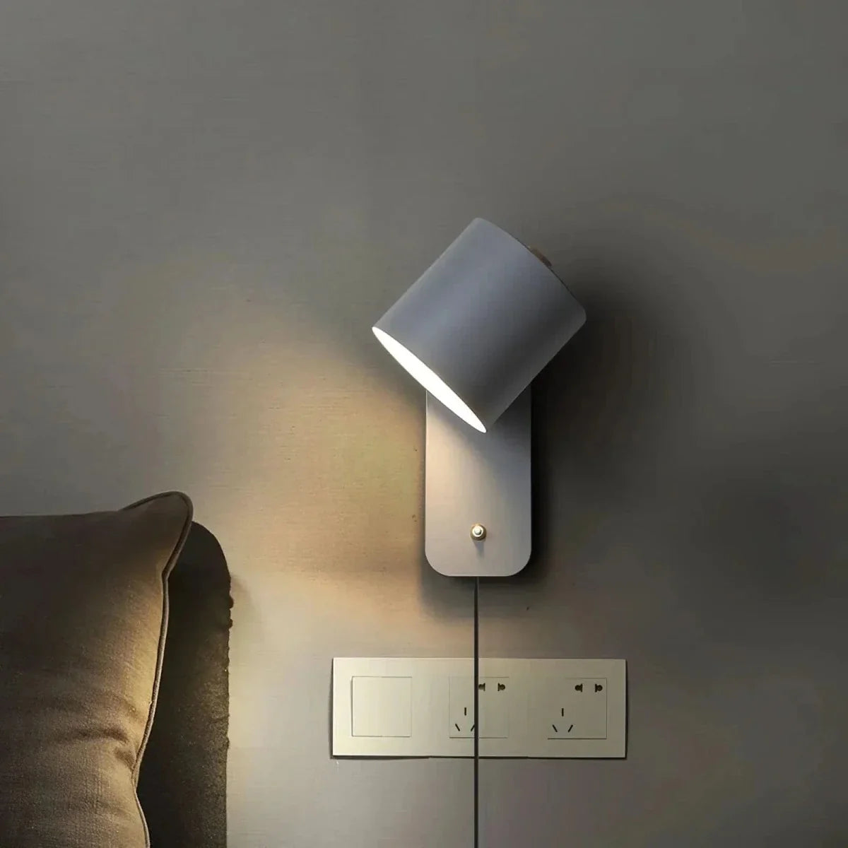 Minimalist wall lamp with plug for flexible lighting