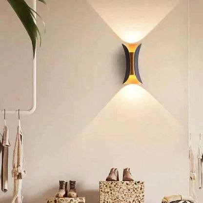 Curved LED Outdoor Wall Light with IP65 Protection